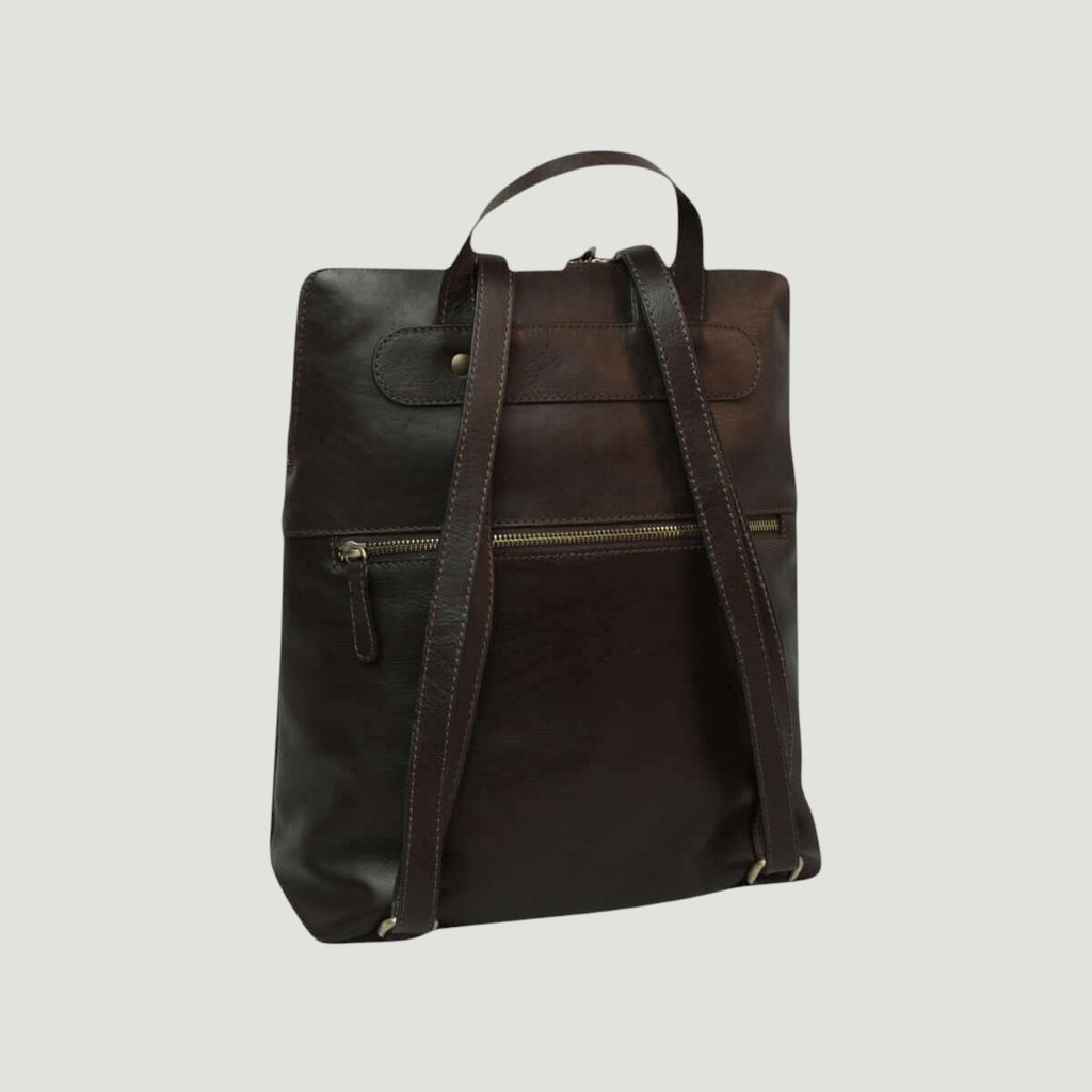 Zaino in pelle marrone scuro con zip frontale e tracolla regolabile