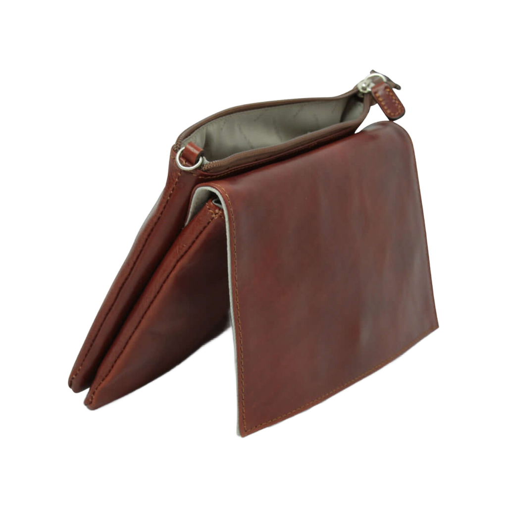 Borsa a tracolla in pelle marrone con interno foderato verde e tracolla