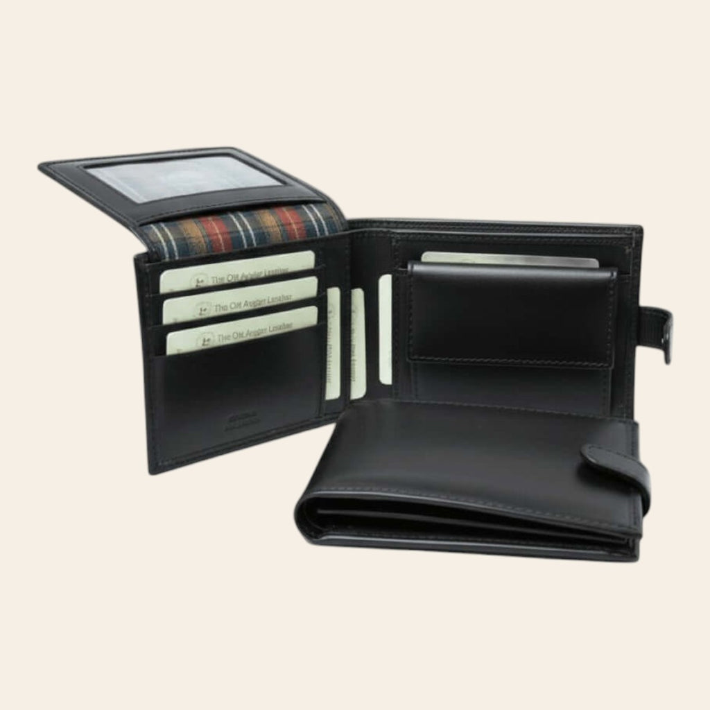 Portafoglio bifold in pelle nera con fessure per carte e tasca interna