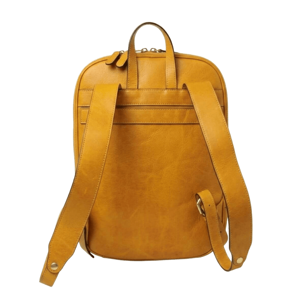 Zaino in pelle giallo ocra con chiusura frontale con zip e due tracolle
