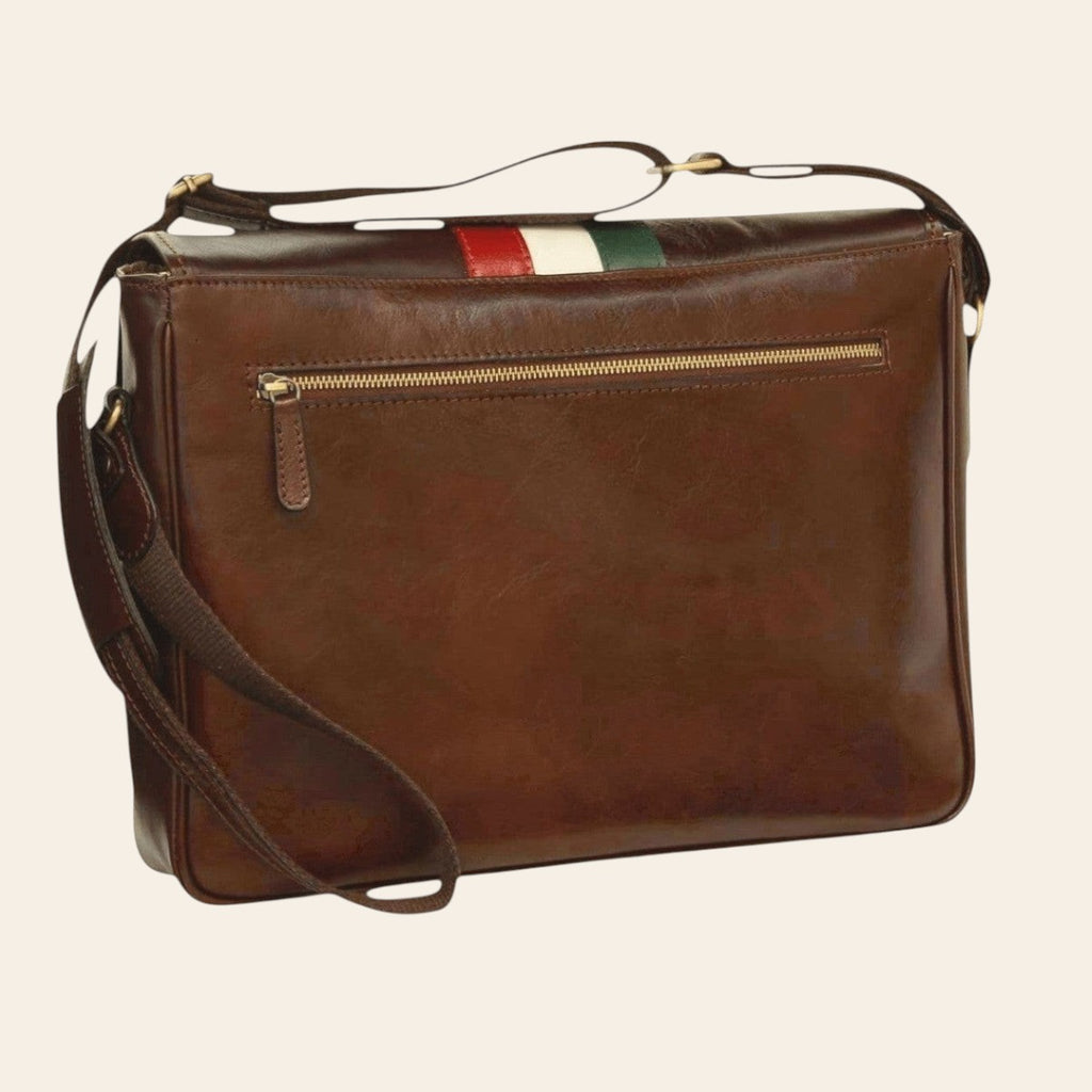Borsa messenger in pelle marrone con tracolla e chiusura superiore con zip