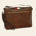 Borsa messenger in pelle marrone con tracolla e chiusura superiore con zip