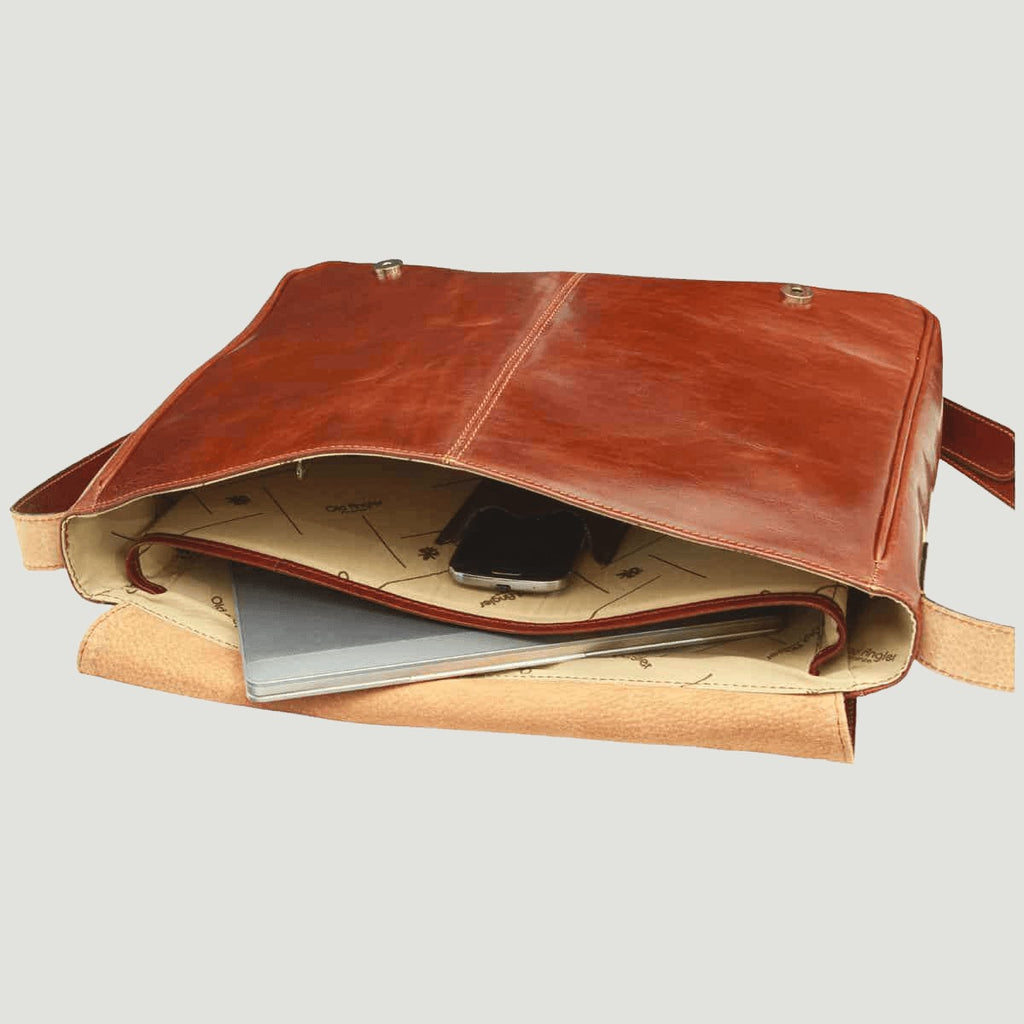 Borsa messenger uomo in pelle marrone aperta con tasca interna e scomparti
