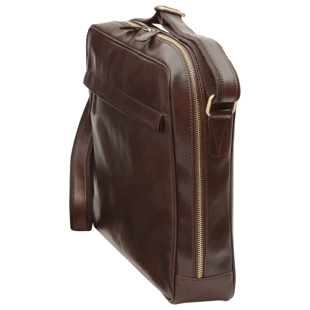Borsa messenger in pelle marrone scuro, lato con zip lunga e maniglia corta
