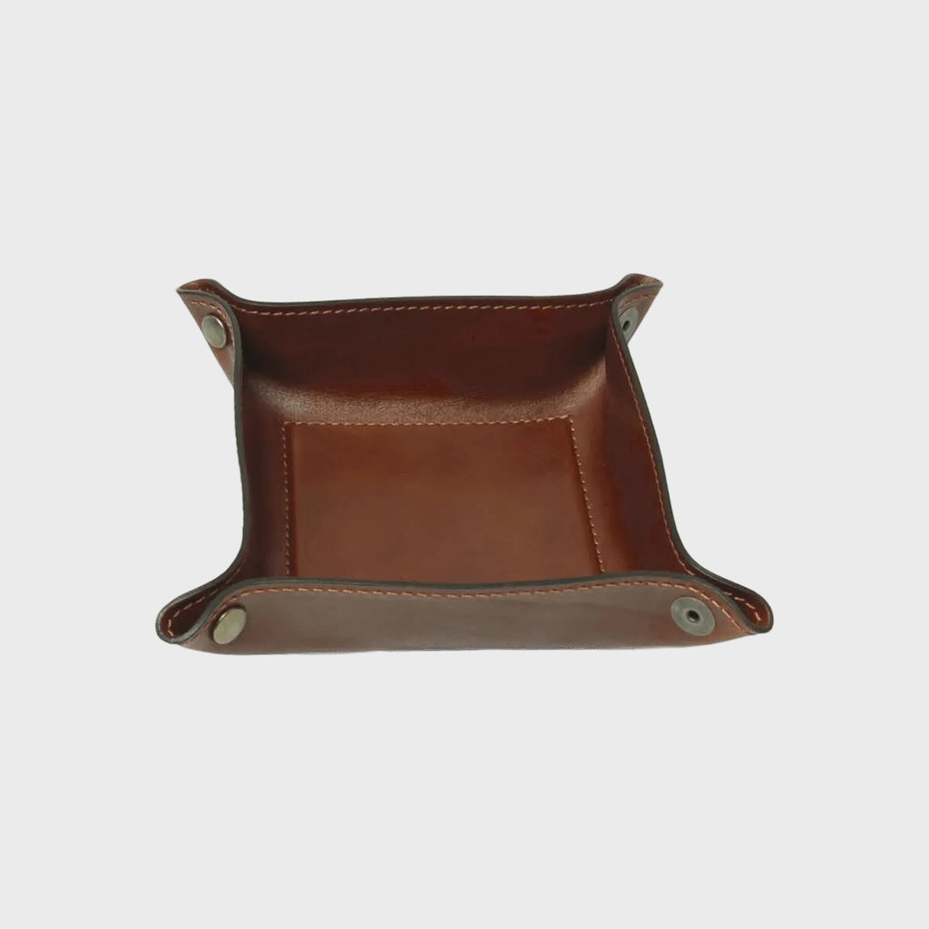 Vassoio portaoggetti in pelle marrone con bordi rialzati e cuciture decorative