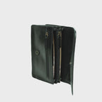 Pochette in pelle nera piegata con doppi scomparti e cerniere metalliche