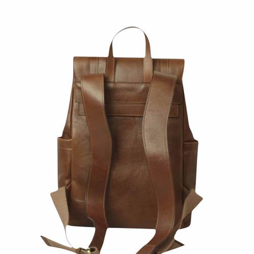 Zaino in pelle castagna con spallacci imbottiti e tasche laterali