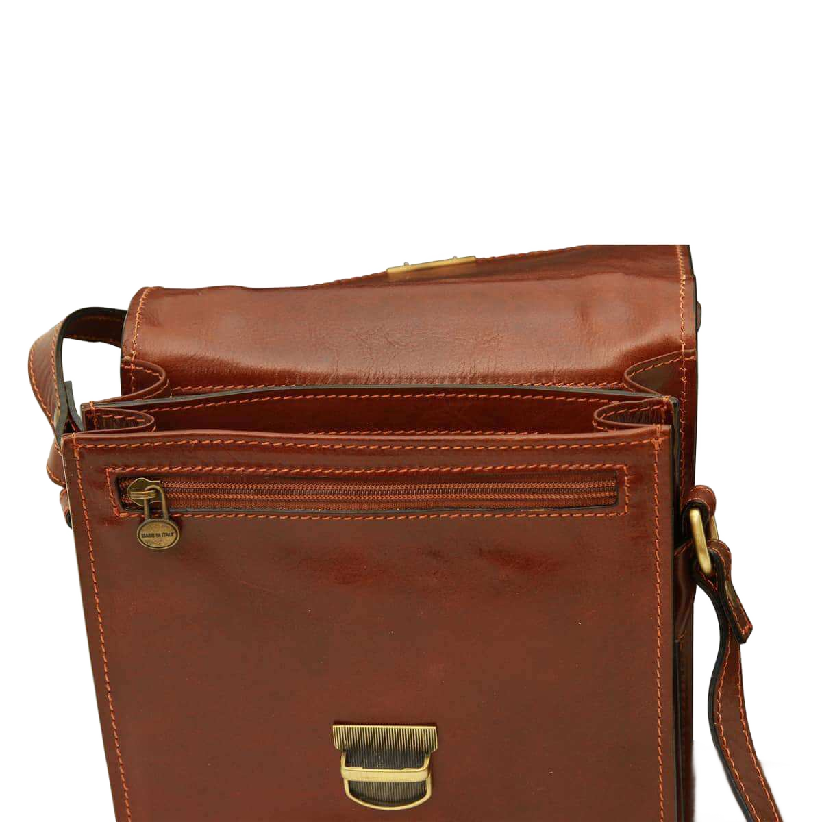 Borsa a tracolla in pelle marrone con tasca con zip e chiusura a fibbia centrale
