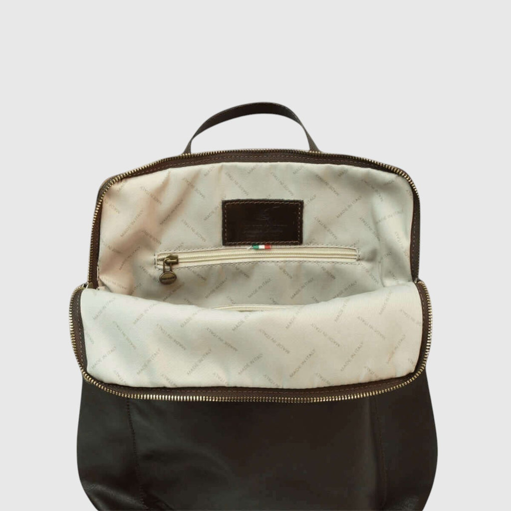 Zaino in pelle di vitello marrone scuro con fodera chiara e tasca interna con zip