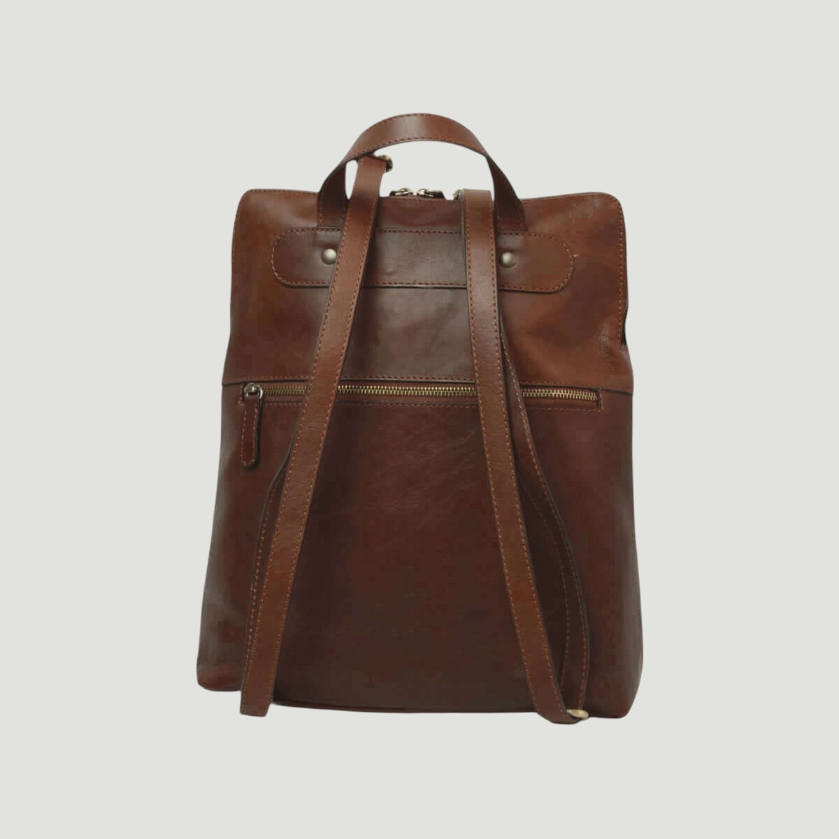 Zaino in pelle marrone con doppie tasche laterali e spallacci regolabili