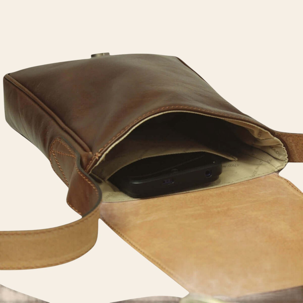Borsa a tracolla in pelle castagna vista interna con fodera chiara