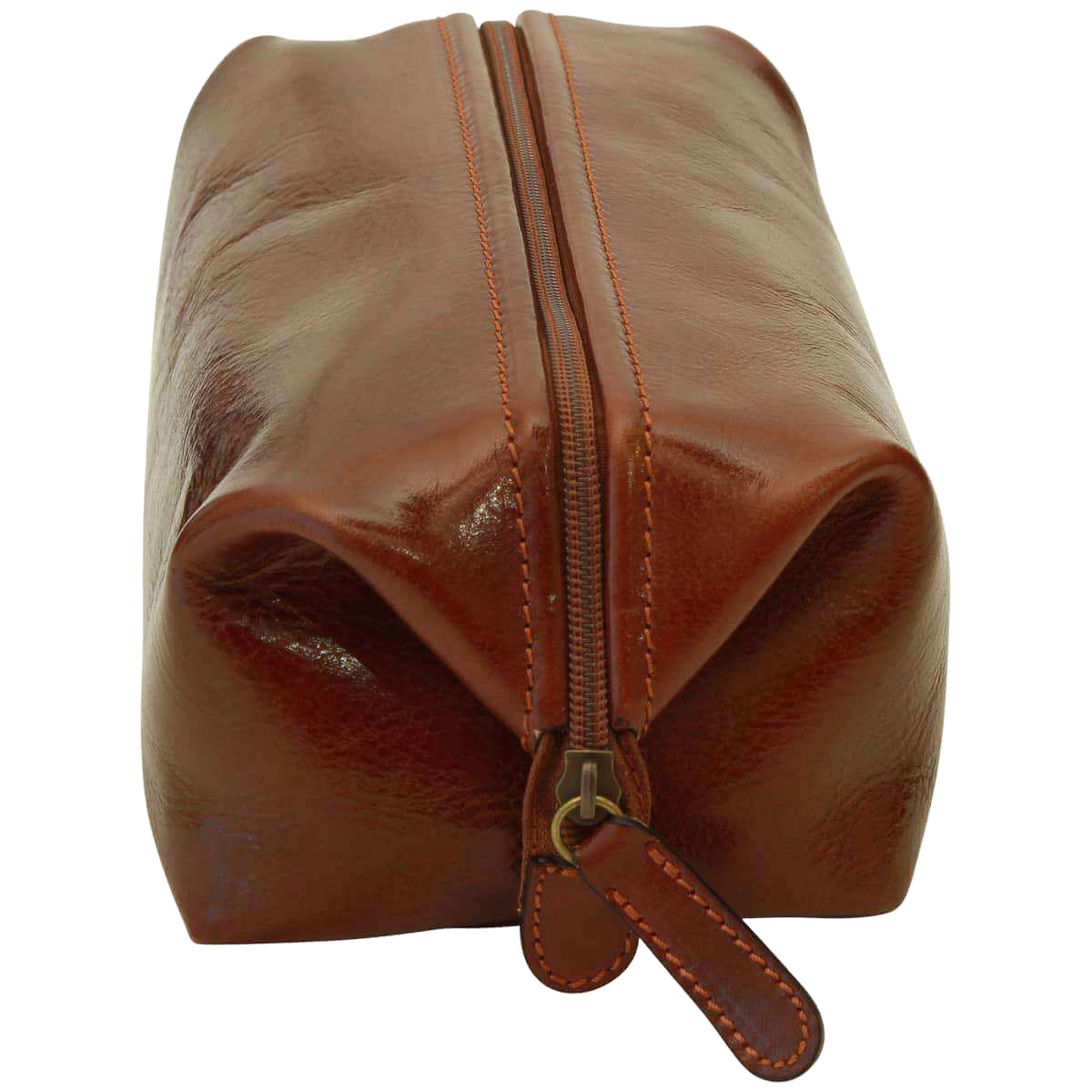 Astuccio cosmetici in pelle marrone con cerniera centrale e cordino con anello.