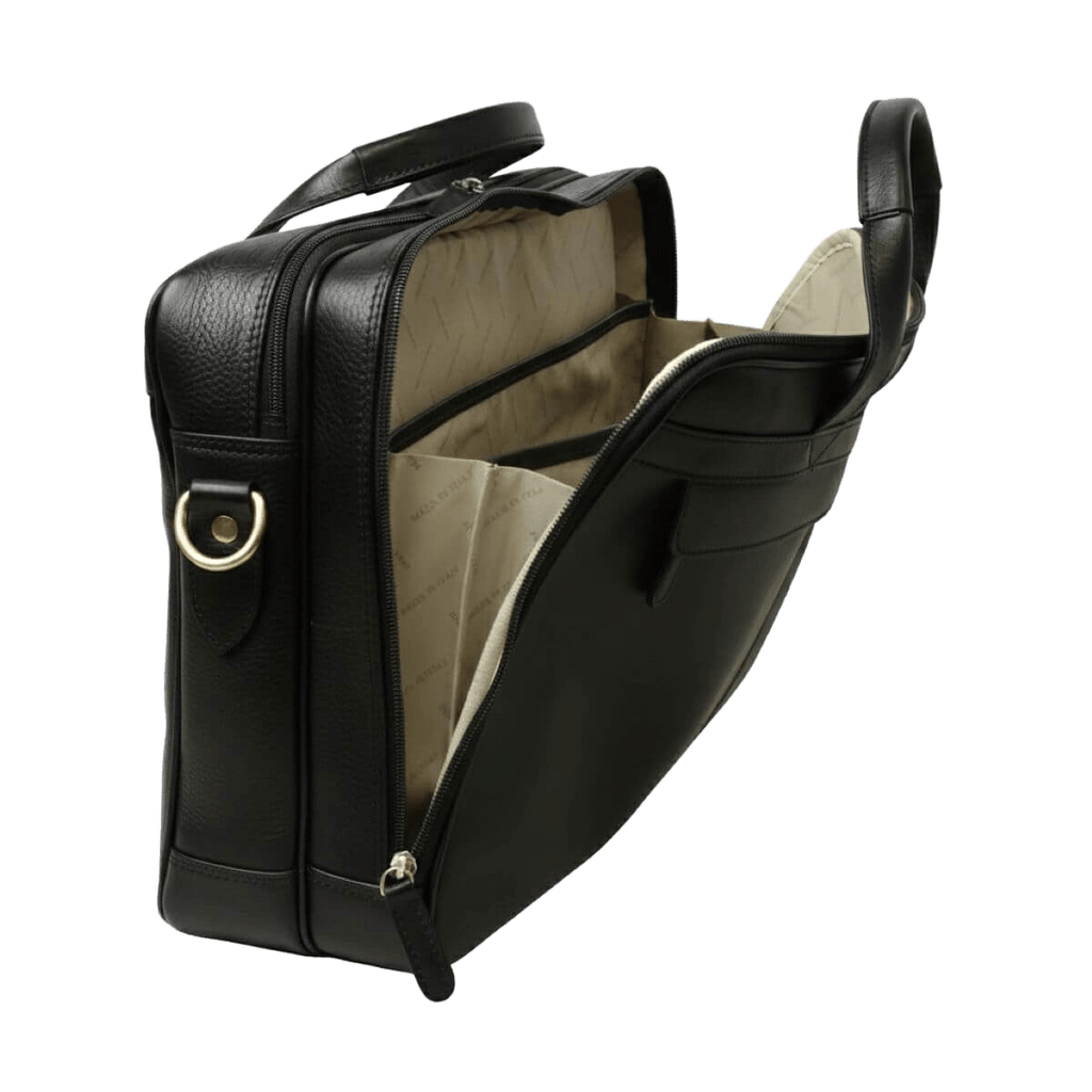 Borsa in pelle nera per laptop aperta: fodera interna e tasca con zip.
