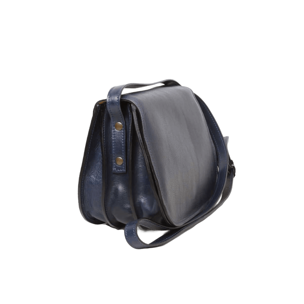 Borsa a tracolla in pelle blu scuro con patta sagomata e fibbie laterali