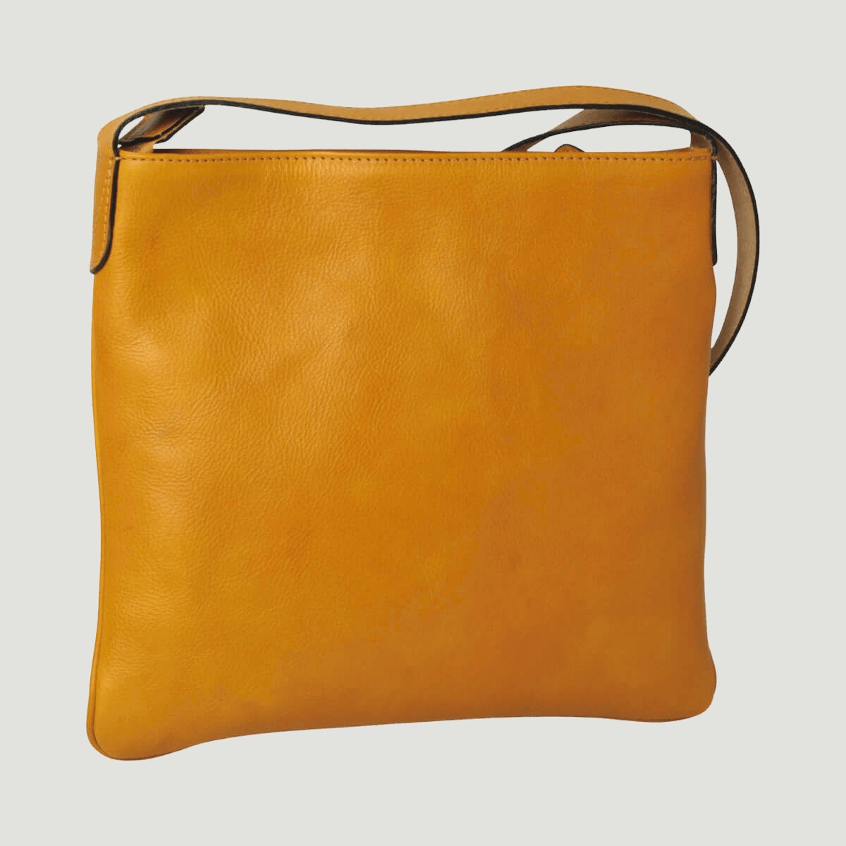 Borsa a tracolla grande in pelle giallo ocra, patta frontale e tracolla