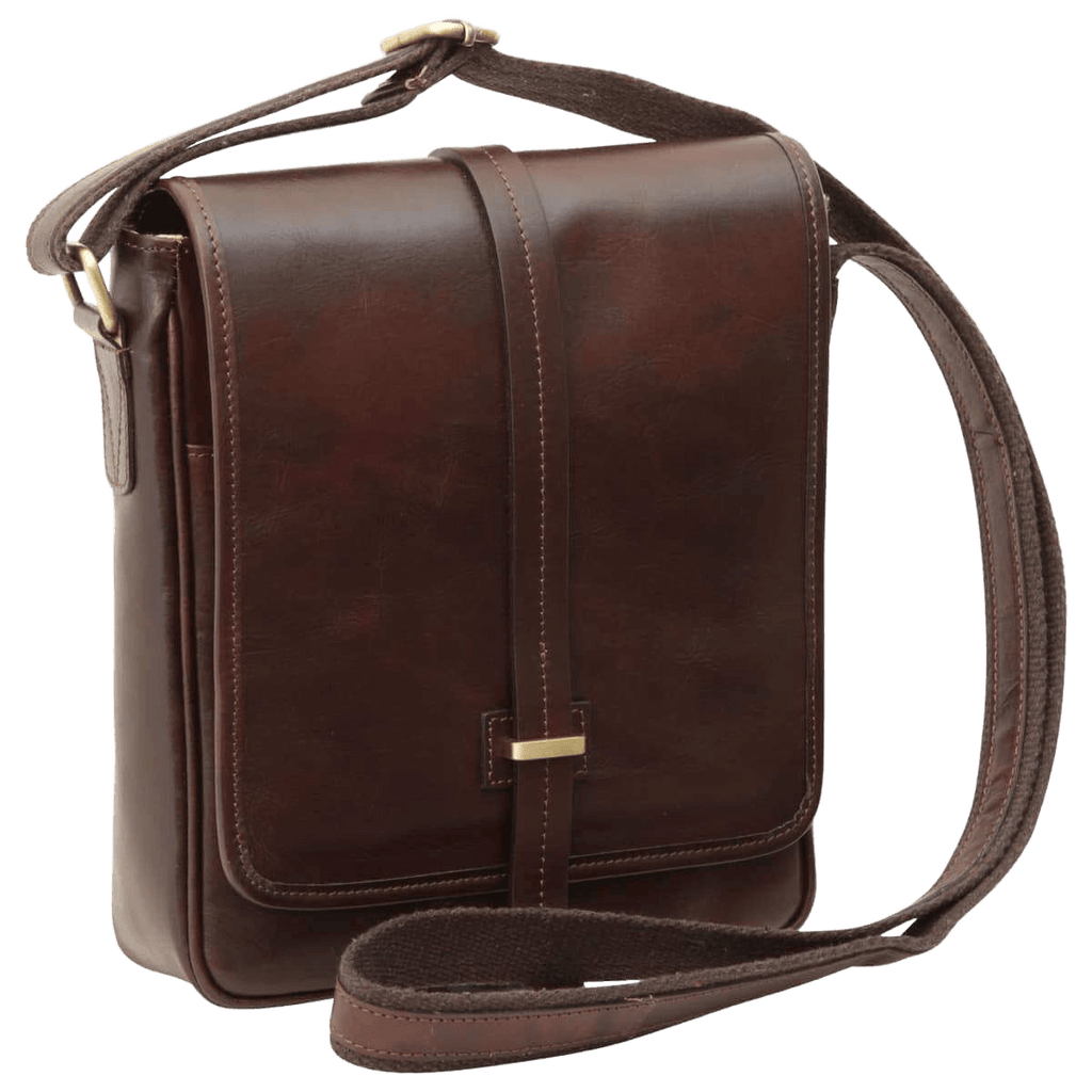 Tracolla messenger marrone scuro in pelle, patta con chiusura magnetica e tracolla.