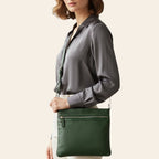 Borsa a tracolla grande in pelle verde con zip e tracolla in pelle