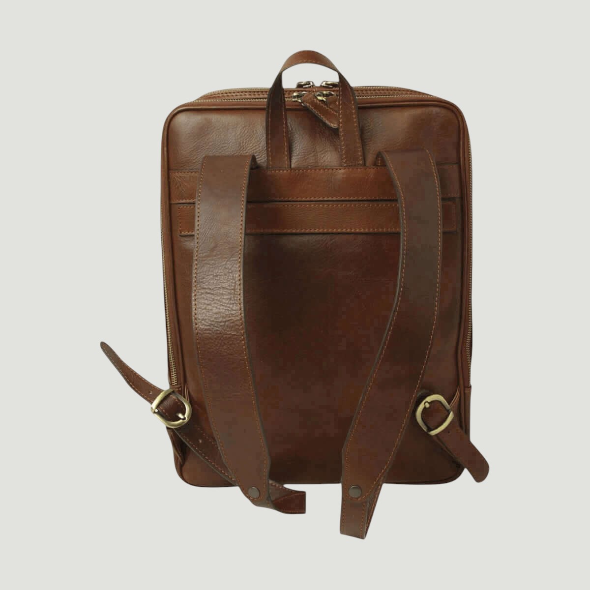 Zaino in pelle di vitello castagna con cinturino trolley e spallacci regolabili
