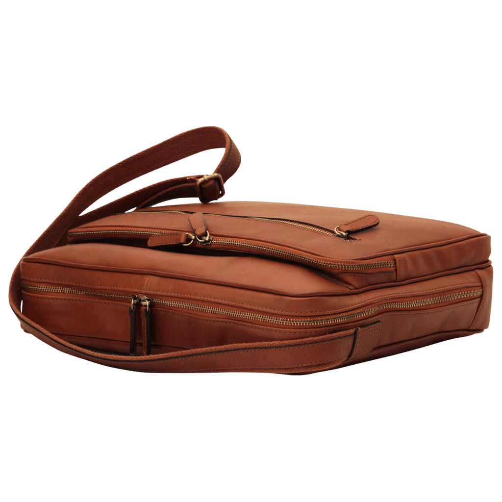 Borsa messenger in pelle marrone con zip superiori e tracolla