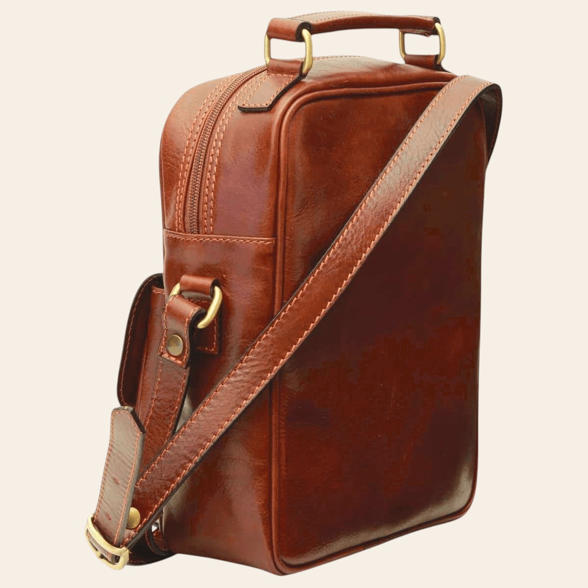 Borsa a tracolla in pelle marrone con tracolla larga e cuciture a contrasto