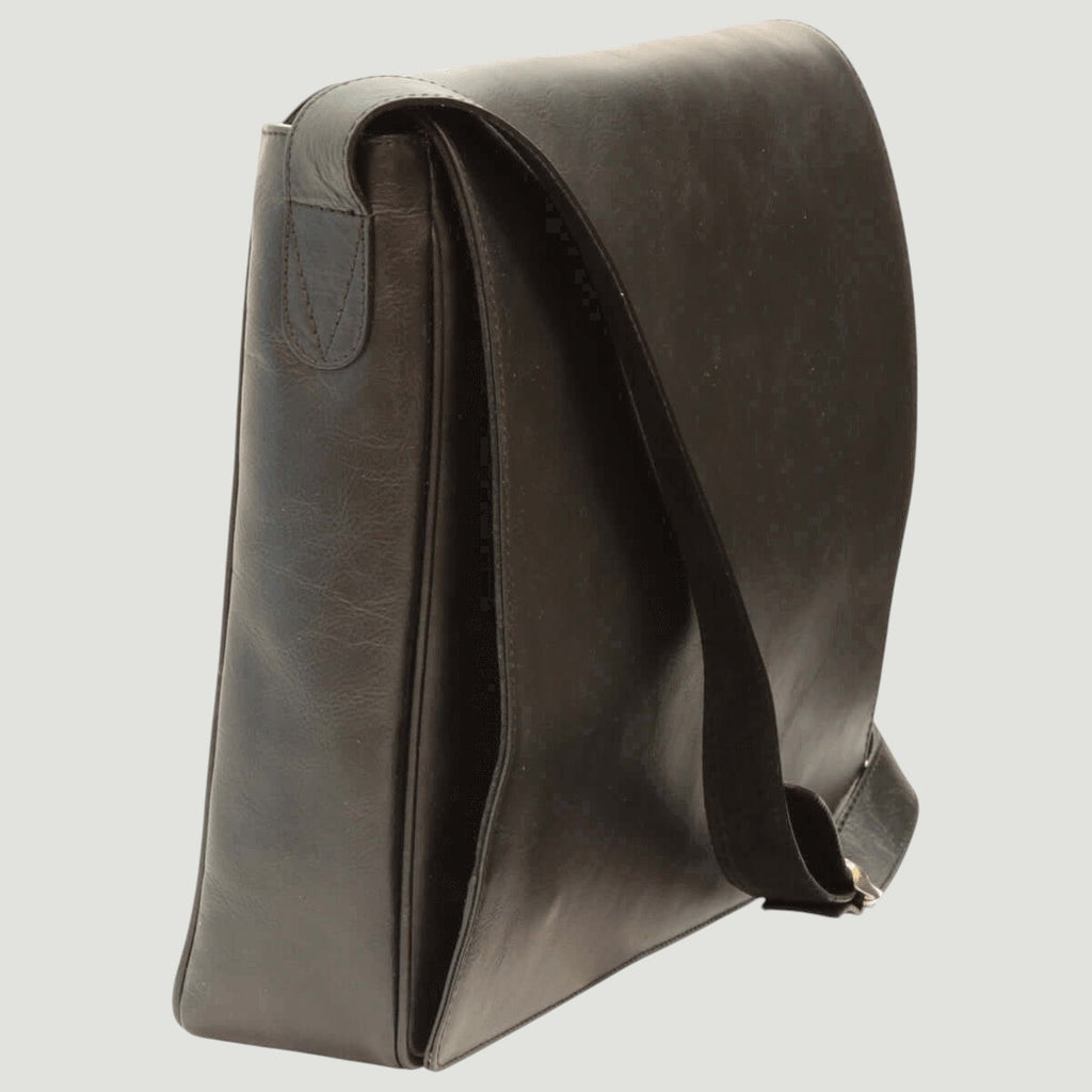 Borsa messenger Old Angler in pelle nera con patta e tracolla regolabile