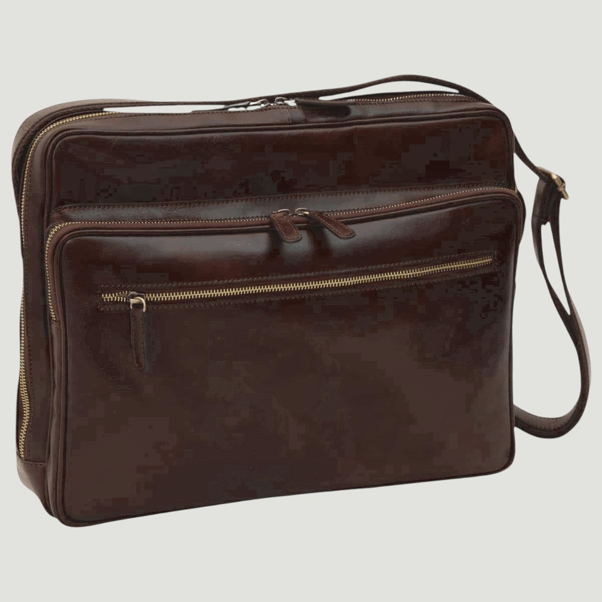 Borsa messenger in pelle scura con zip frontale, chiusura superiore e tracolla.