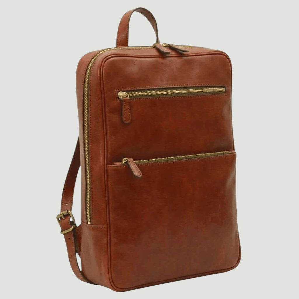 Zaino in pelle di vitello mogano con due tasche con zip e tracolla regolabile