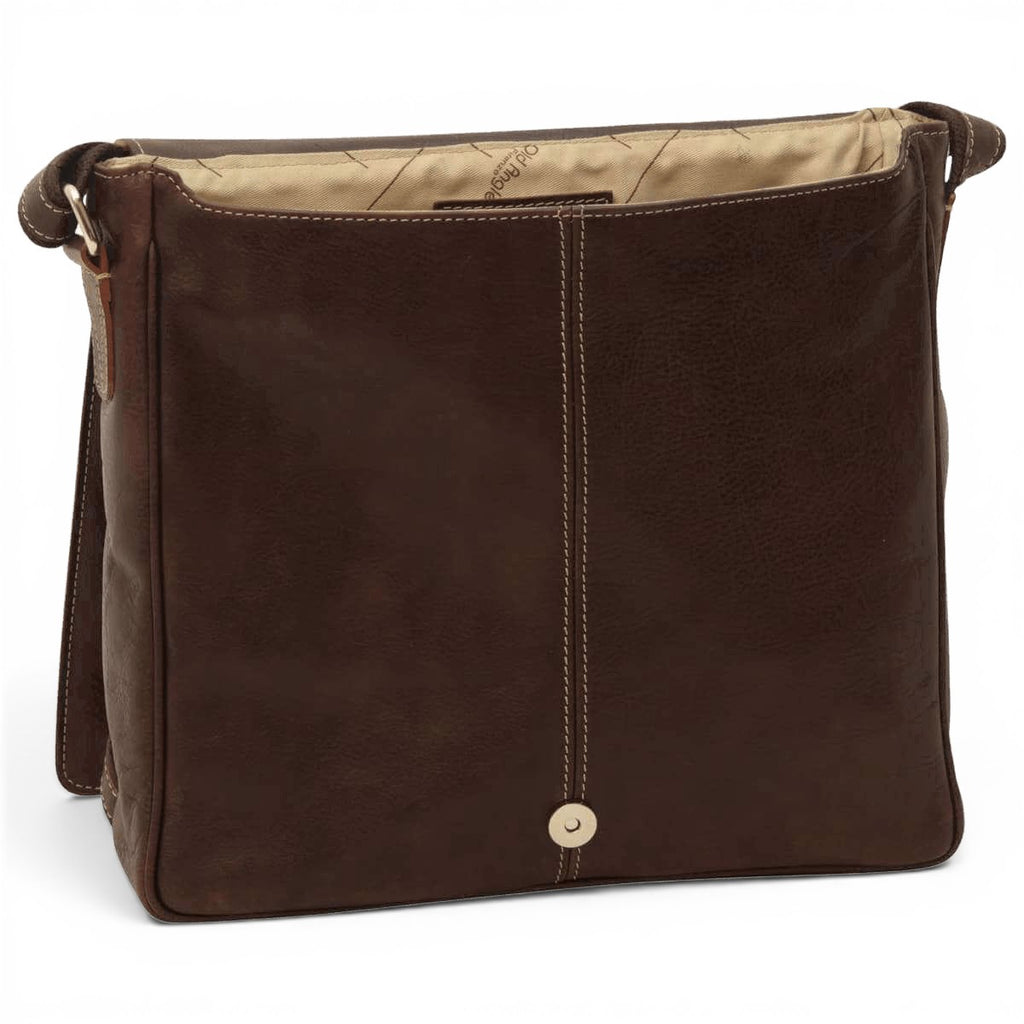 Borsa messenger in pelle marrone scuro con fodera chiara e bottone