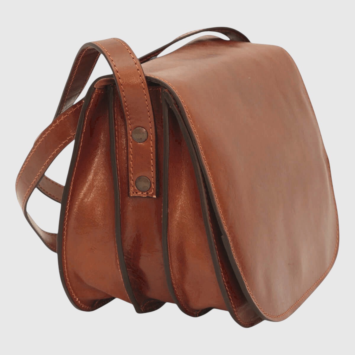 Borsa a tracolla in pelle marrone con fibbia e dettagli di cuciture laterali