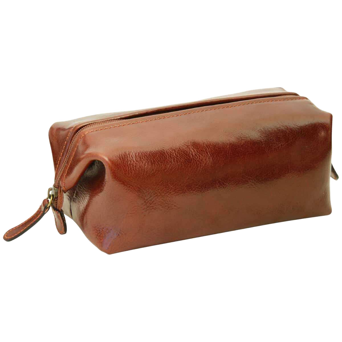 Astuccio cosmetici in pelle marrone con cerniera e tracolla in pelle.