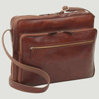 Borsa messenger in pelle marrone con due tasche con zip e tracolla