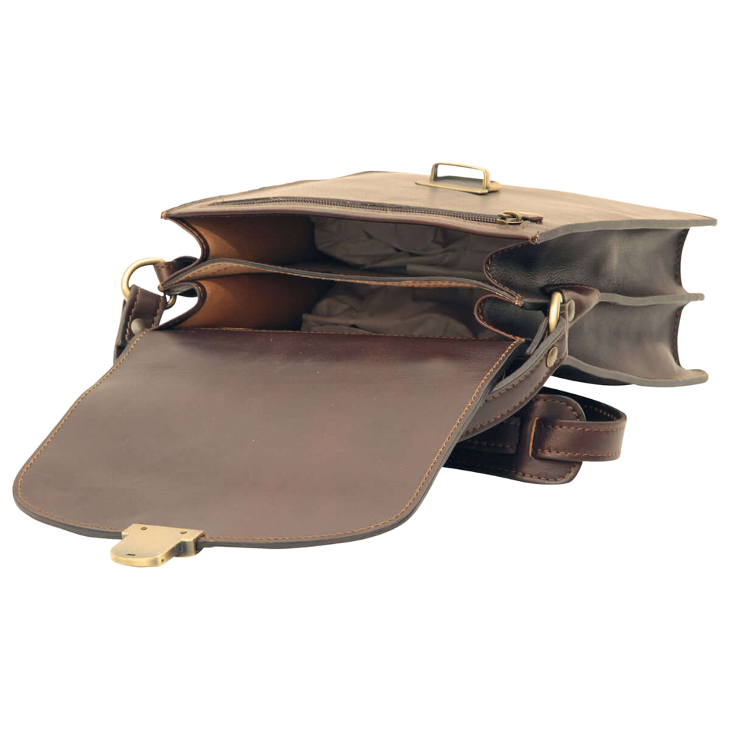 Borsa a tracolla in pelle marrone da uomo con scomparti interni, chiusura con clip e tracolla regolabile