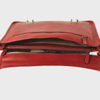 Cartella in pelle rossa con apertura superiore e zip interna