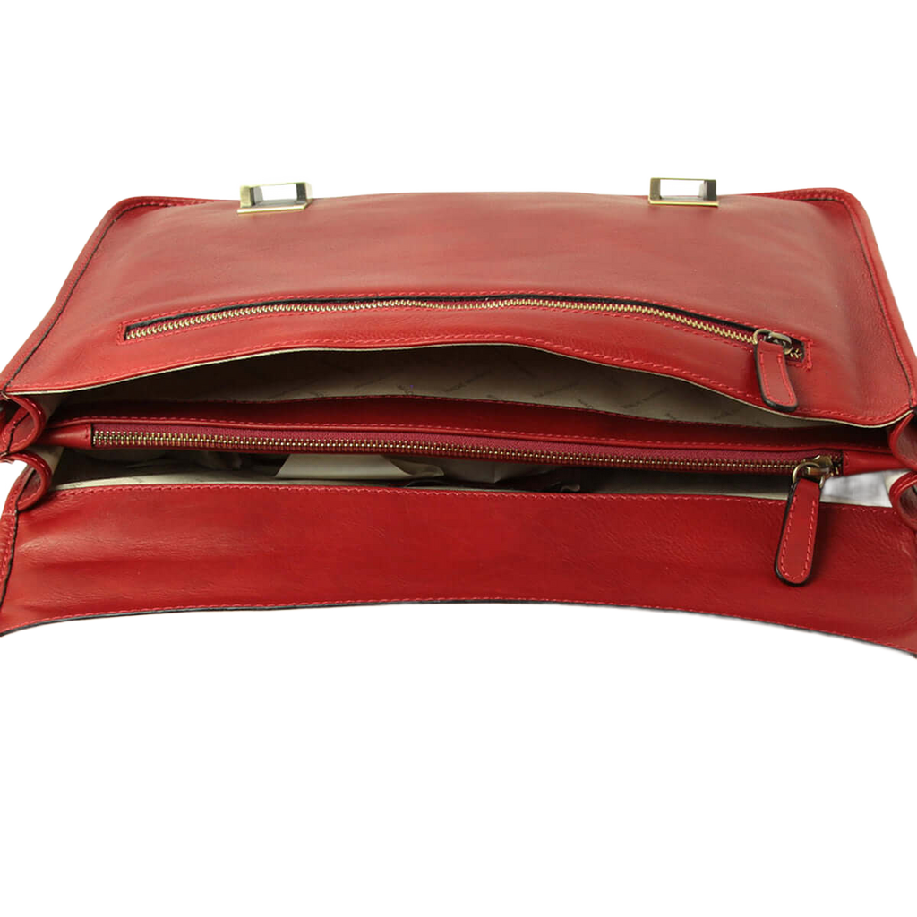 Cartella in pelle di vitello rossa aperta con tasca interna e zip in evidenza