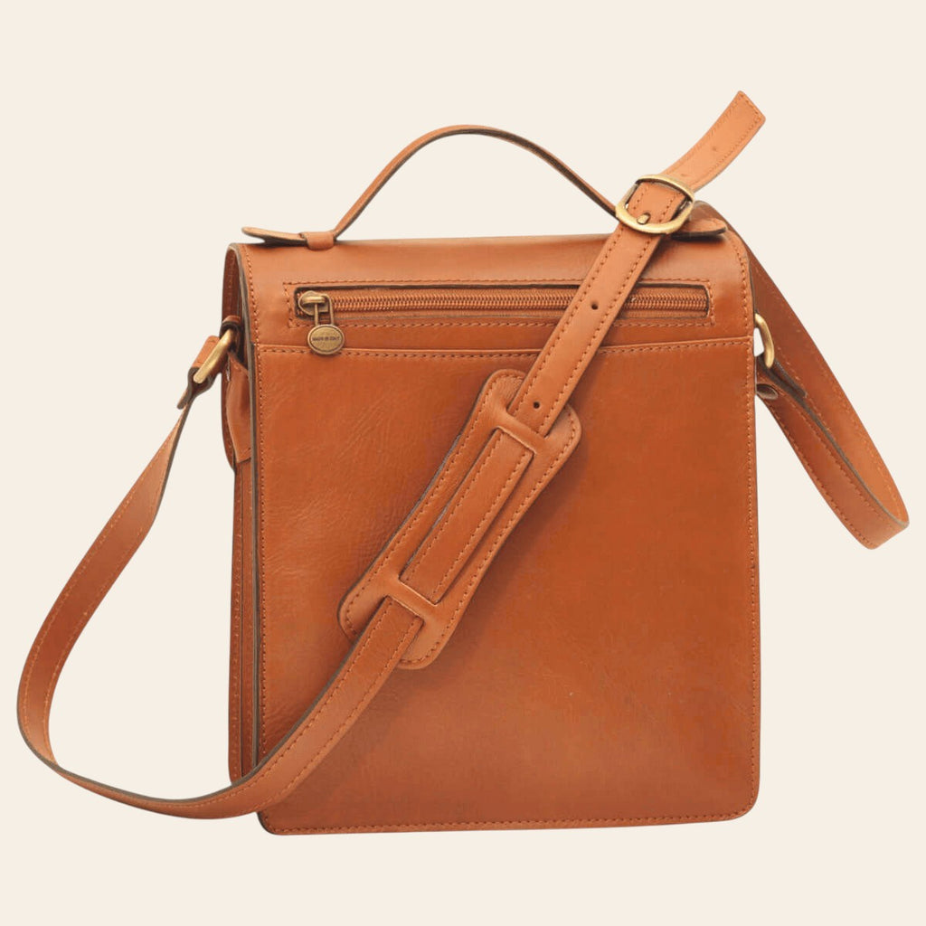 Borsa a tracolla in pelle da uomo marrone con zip frontale e tracolla