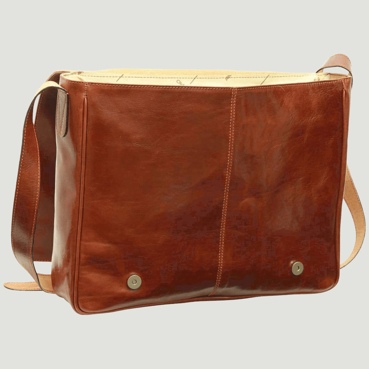 Borsa messenger uomo in pelle marrone con chiusura a bottoni e tracolla lunga