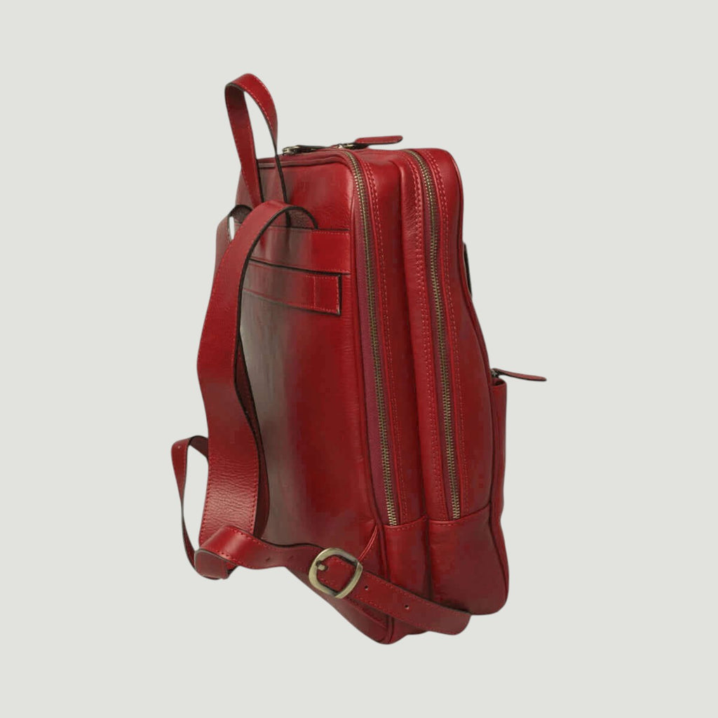 Zaino in pelle rossa con spallacci e cinghia posteriore, tasca con doppia zip