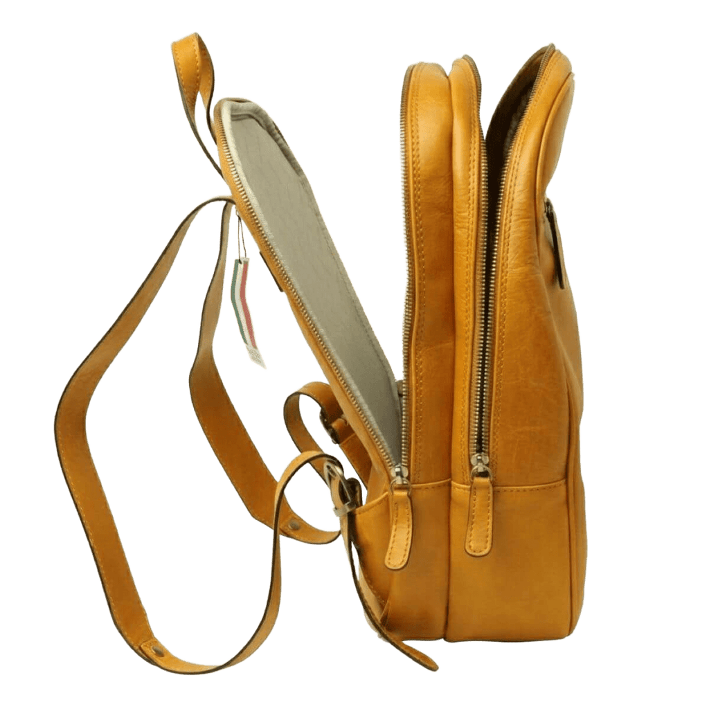 Zaino in pelle giallo ocra con tasca frontale con zip e tracolla