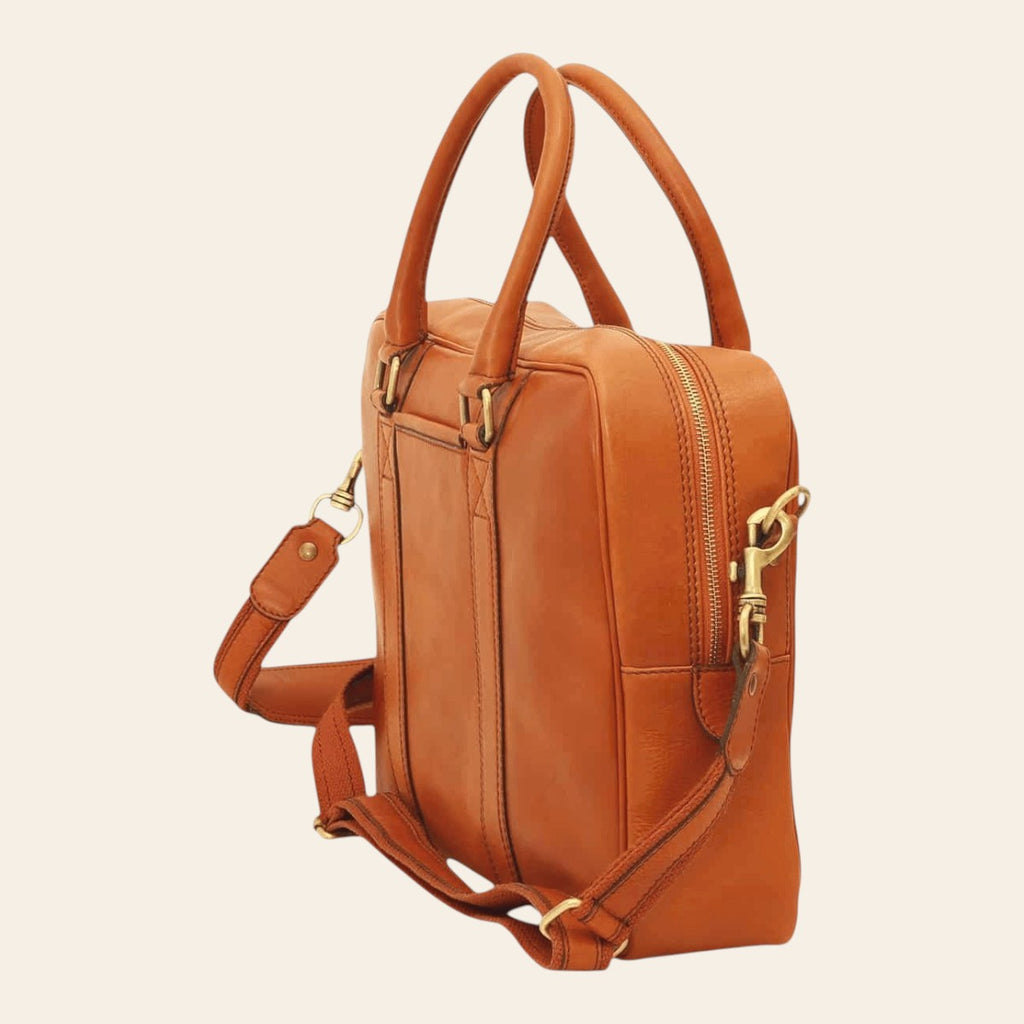 Cartella in pelle arancione con tracolla rimovibile e zip laterali