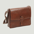 Borsa messenger in pelle marrone con patta e fibbie, tracolla regolabile