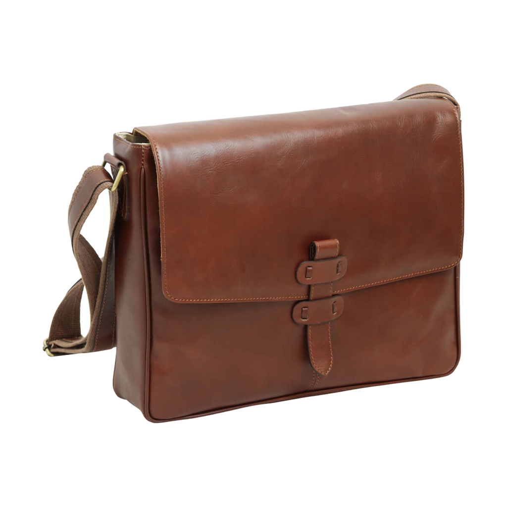Borsa messenger in pelle marrone con pattina frontale e chiusura fibbia, tracolla