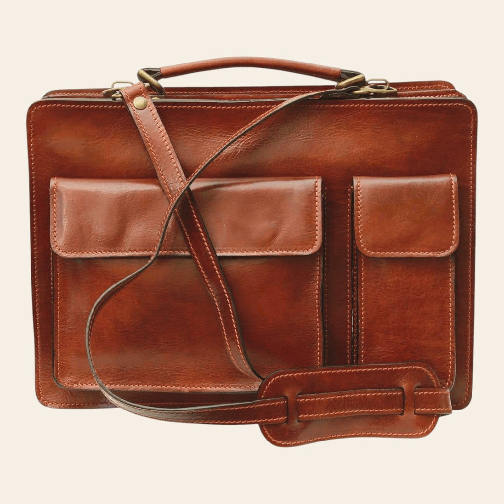 Cartella in pelle marrone con tracolla e due tasche frontali