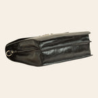 Cartella portanotebook in pelle nera con lati imbottiti e tracolla