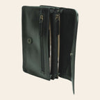 Pochette in pelle nera piegata con doppi scomparti e cerniere metalliche