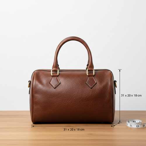 Bauletto in pelle marrone con due manici e dettagli metallici