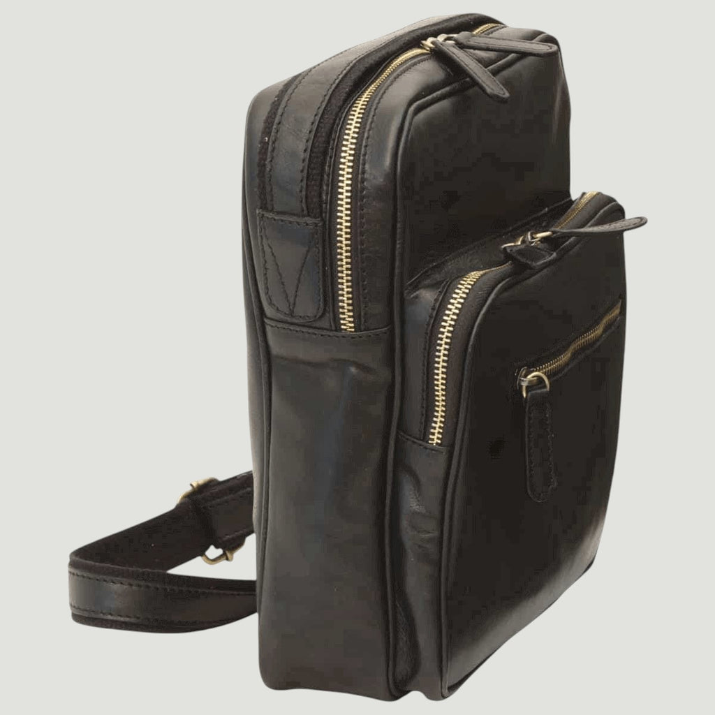 Borsa messenger in pelle nera piccola con doppia chiusura zip e tracolla