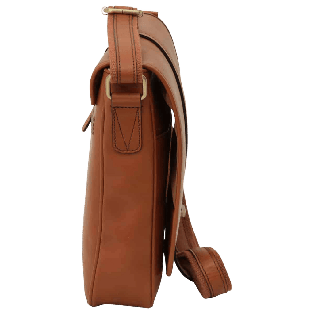 Borsa messenger marrone verticale con patta superiore e tracolla