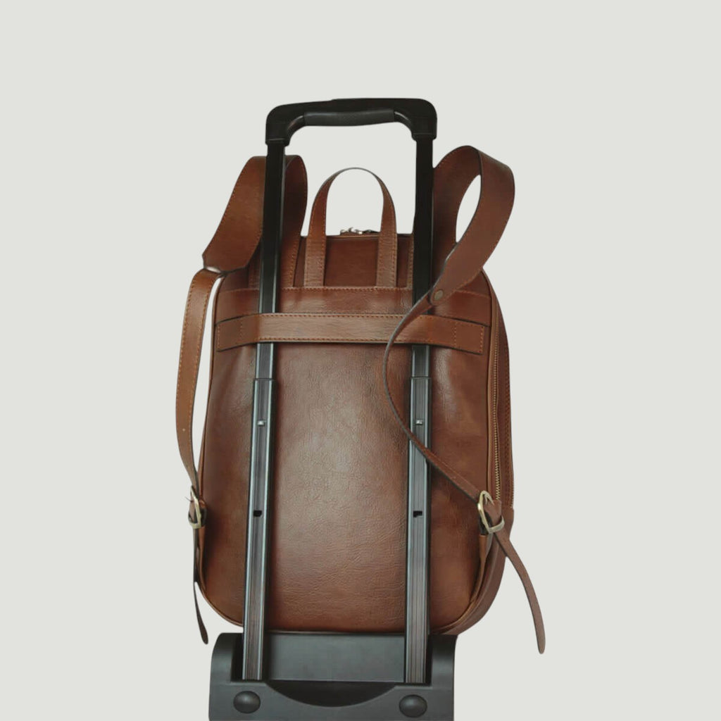Zaino castagna con fascia trolley estesa su manico rigido e spallacci imbottiti