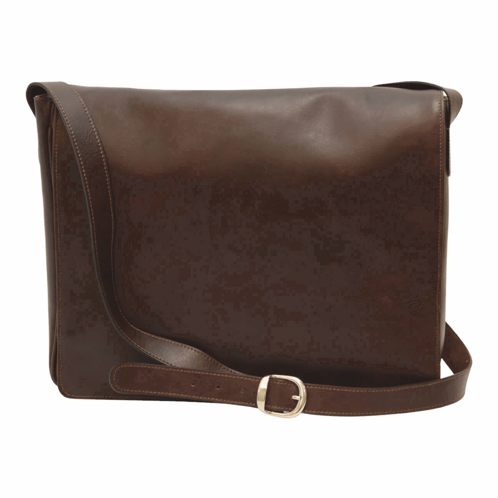 Borsa messenger in pelle testa di moro con patta e tracolla regolabile con fibbia
