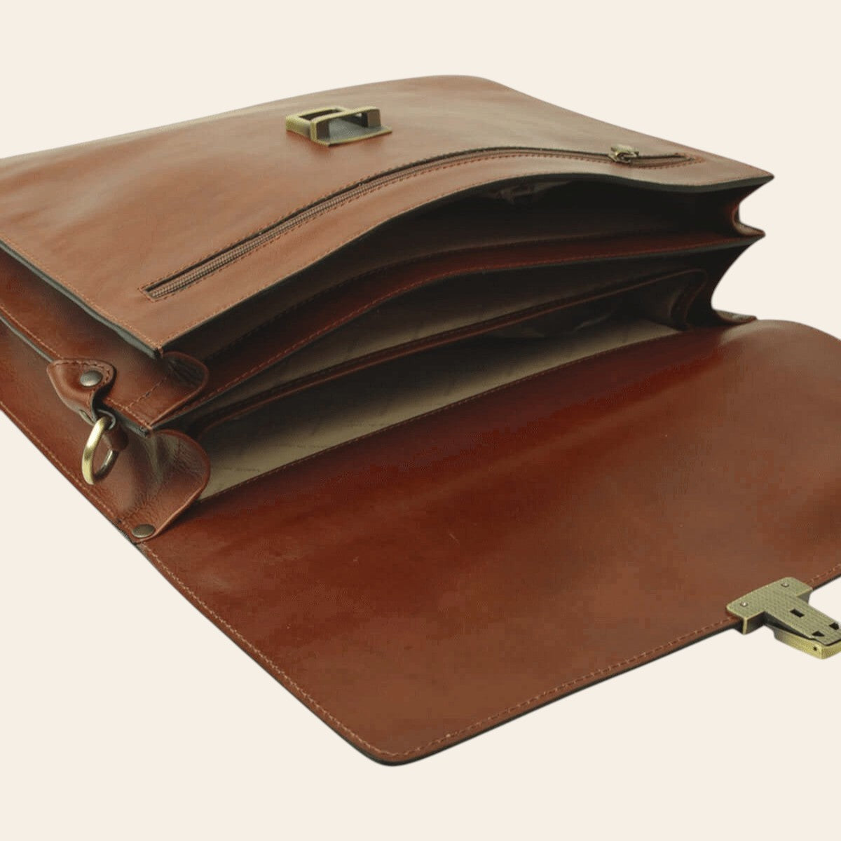 Cartella porta laptop in pelle marrone aperta con vano interno e tasca a zip